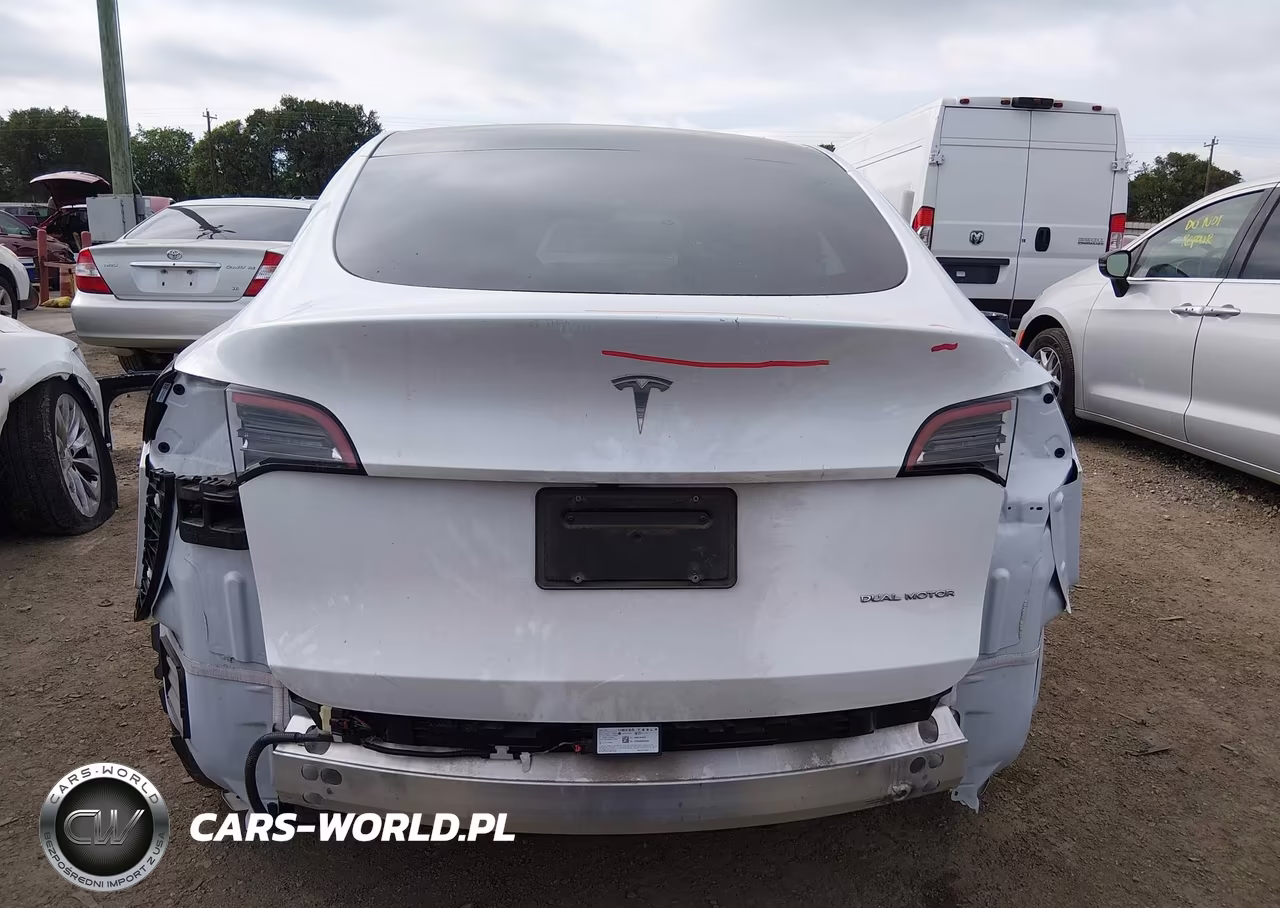2024 Tesla Model Y Long Range Dual Motor All-Wheel Drive VIN:7SAYGDEE4RA219018 - 17