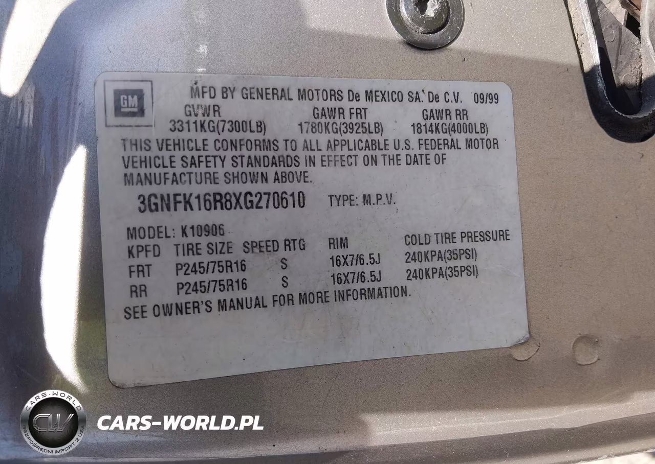 1999 Chevrolet Suburban 1500 VIN:3GNFK16R8XG270610 - 9