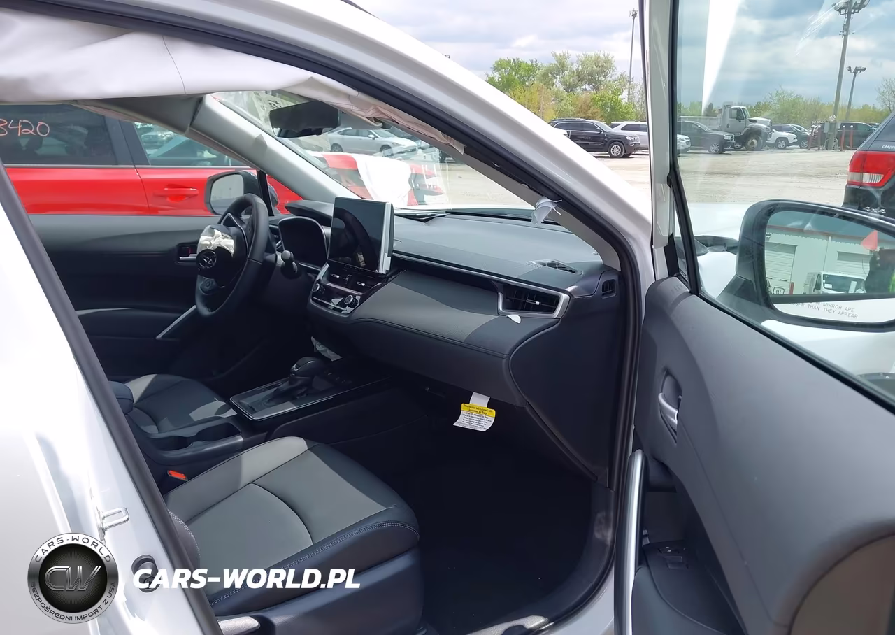 2026 Toyota Corolla Cross Xle VIN:7MUDAABG6TV181790 - 5