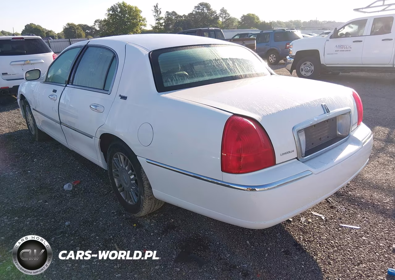 2008 Lincoln Town Car Signature Limited VIN:2LNHM82VX8X634309 - 3