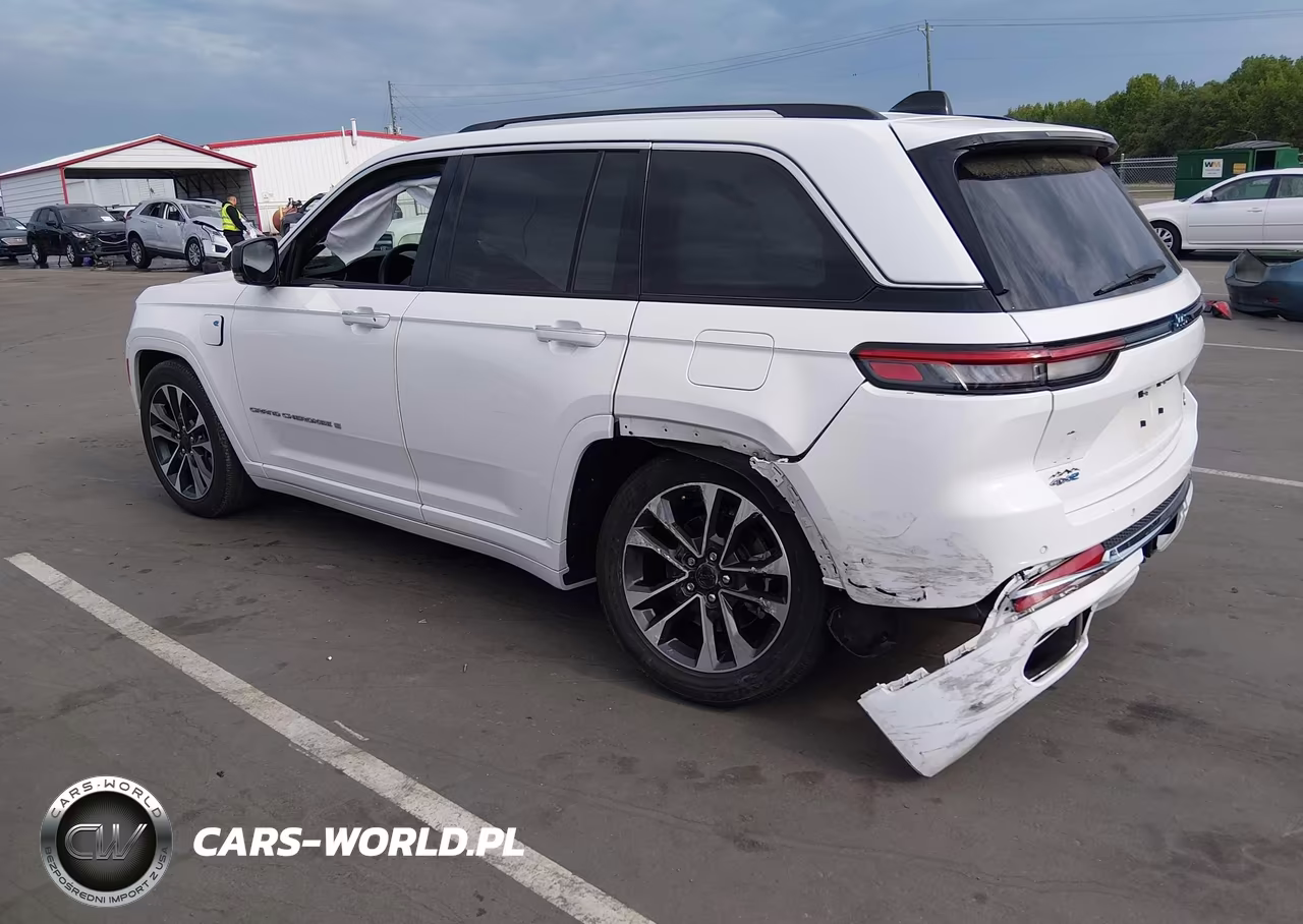 2023 Jeep Grand Cherokee 4Xe Overland VIN:1C4RJYD61PC666066 - 3