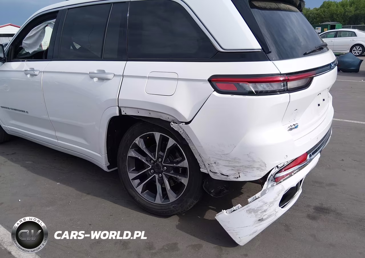 2023 Jeep Grand Cherokee 4Xe Overland VIN:1C4RJYD61PC666066 - 6