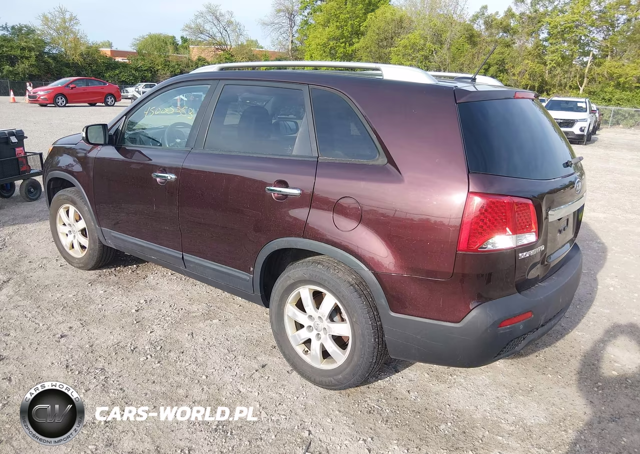 2013 Kia Sorento Lx VIN:5XYKT4A62DG357108 - 3