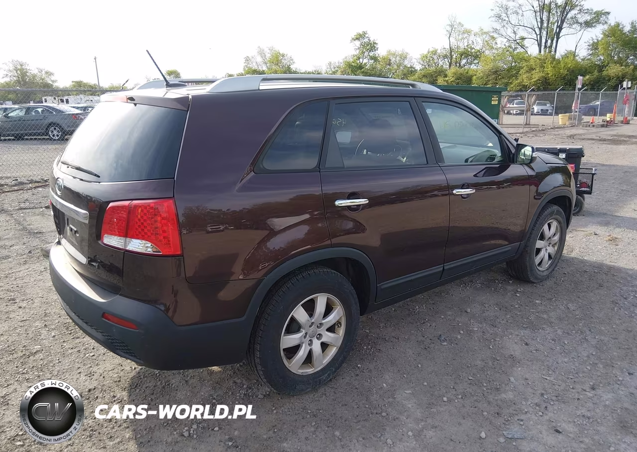 2013 Kia Sorento Lx VIN:5XYKT4A62DG357108 - 4
