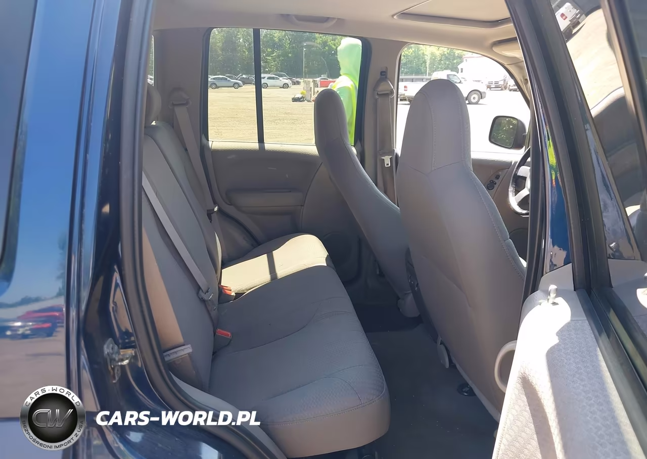 2002 Jeep Liberty Sport VIN:1J4GL48K02W244065 - 8