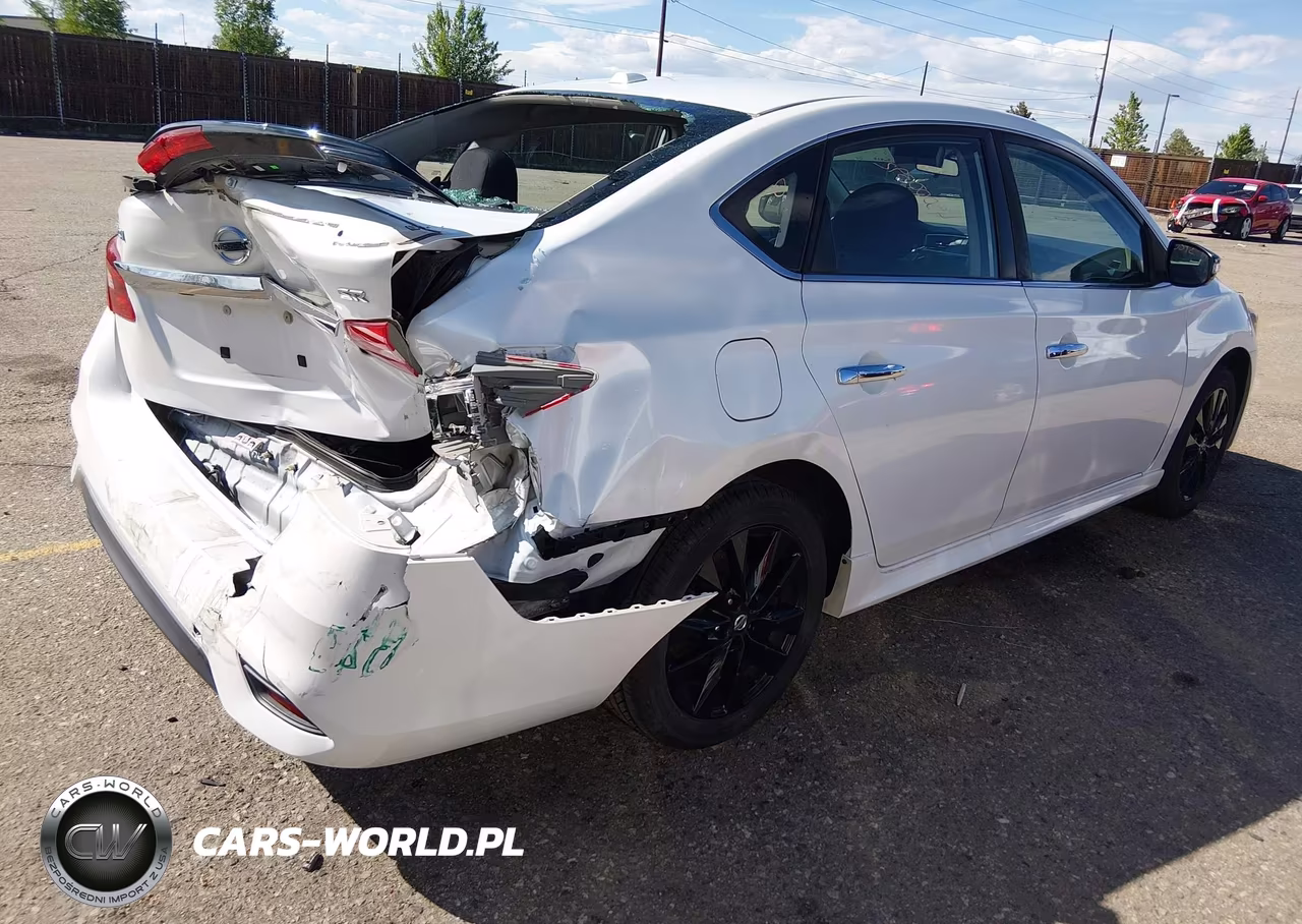 2017 Nissan Sentra Sr VIN:3N1AB7AP7HY410558 - 4