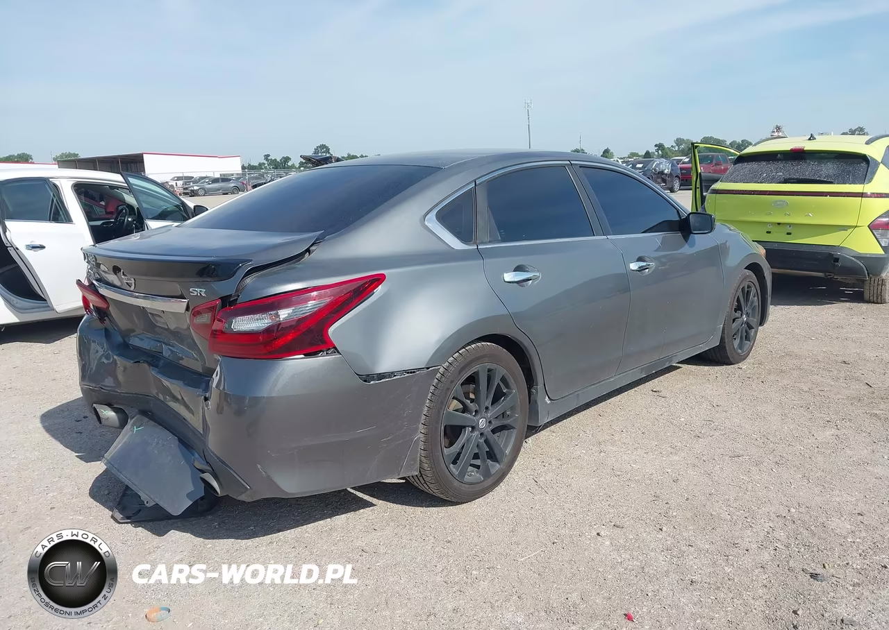 2017 Nissan Altima 2.5 VIN:1N4AL3AP9HC475896 - 4