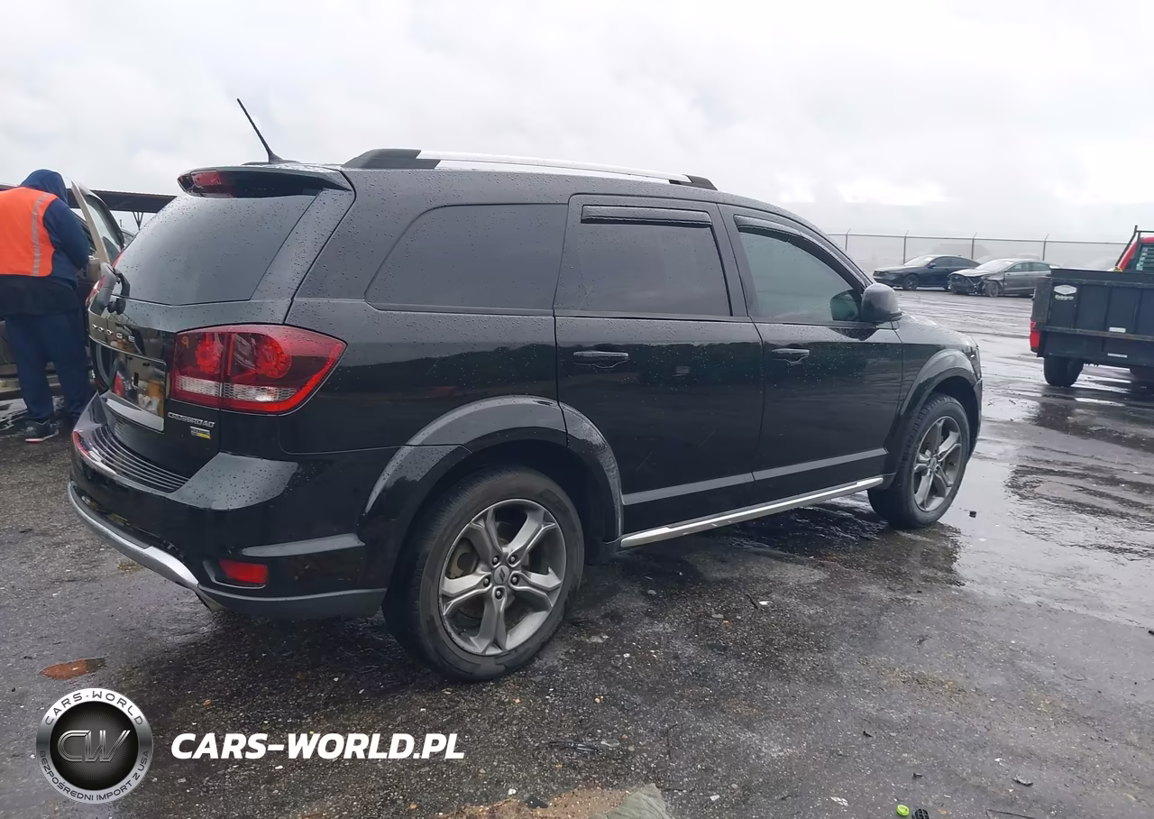 2018 Dodge Journey Crossroad VIN:3C4PDCGGXJT215784 - 4