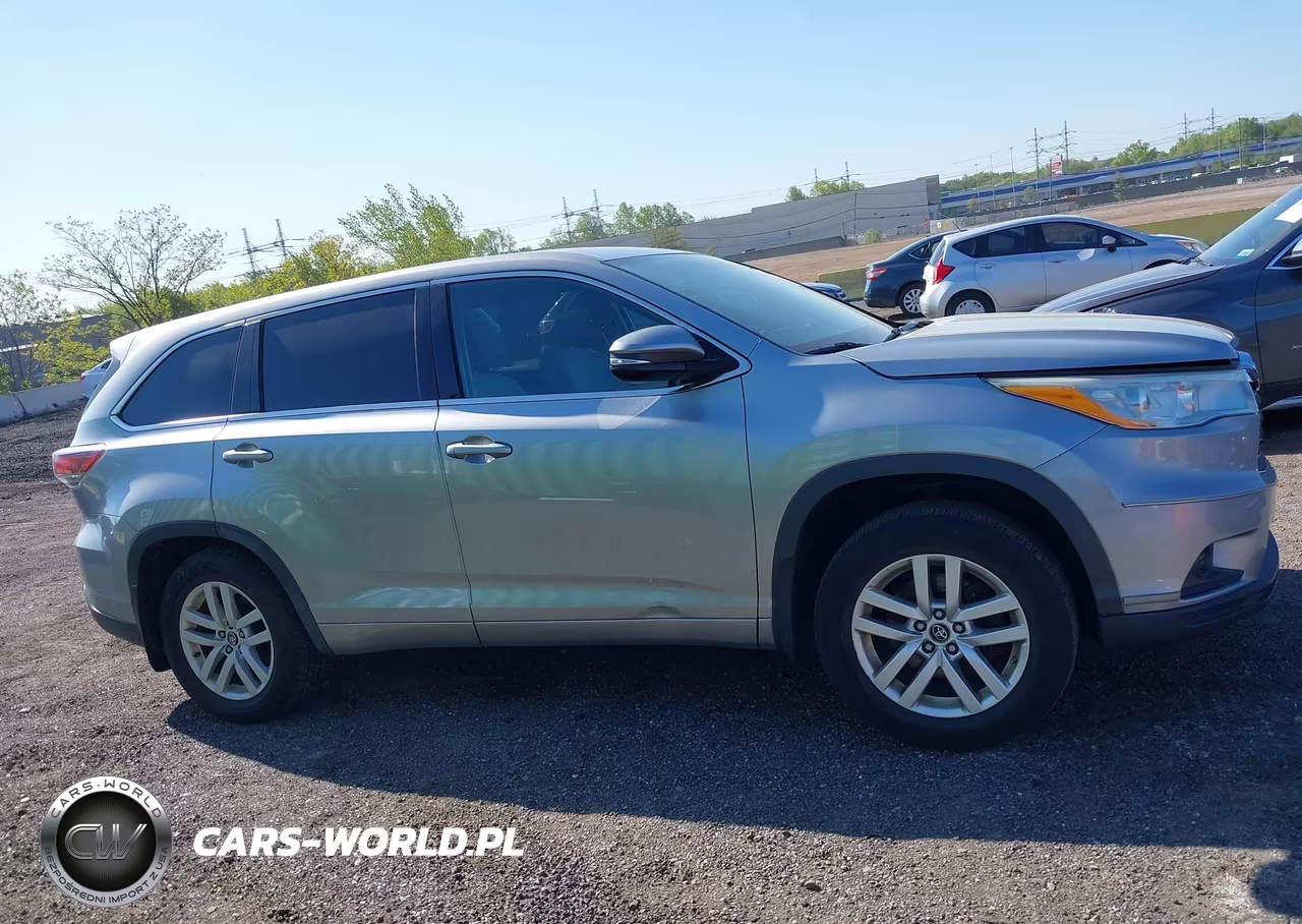 2016 Toyota Highlander Le V6 VIN:5TDBKRFH1GS257292 - 13