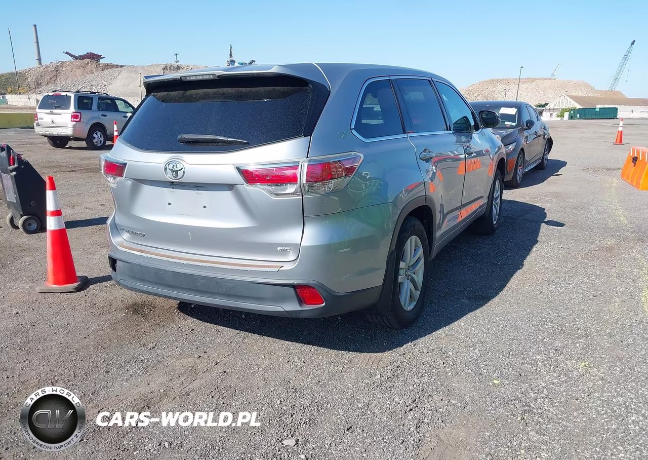 2016 Toyota Highlander Le V6 VIN:5TDBKRFH1GS257292 - 4