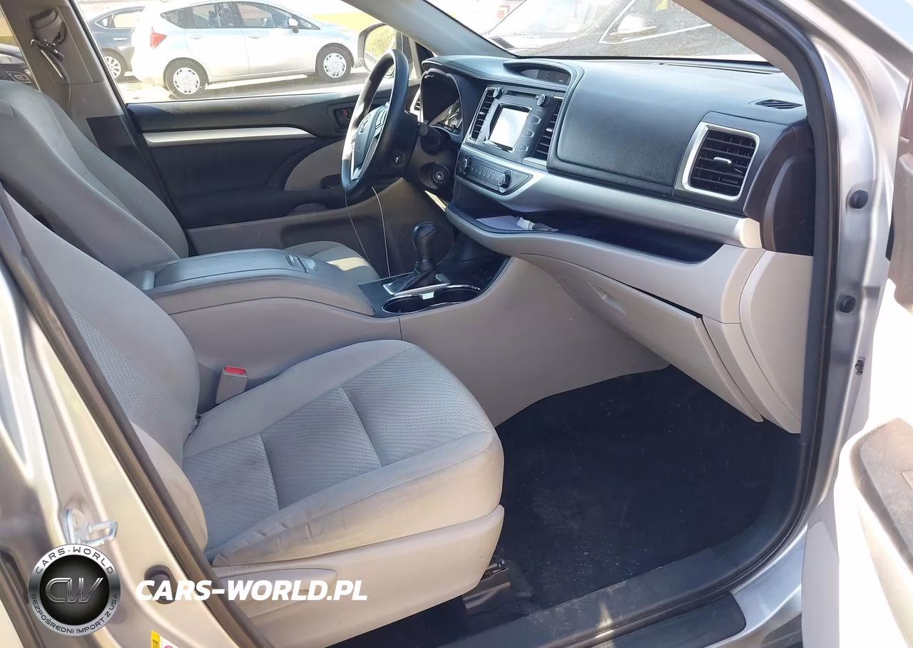 2016 Toyota Highlander Le V6 VIN:5TDBKRFH1GS257292 - 5