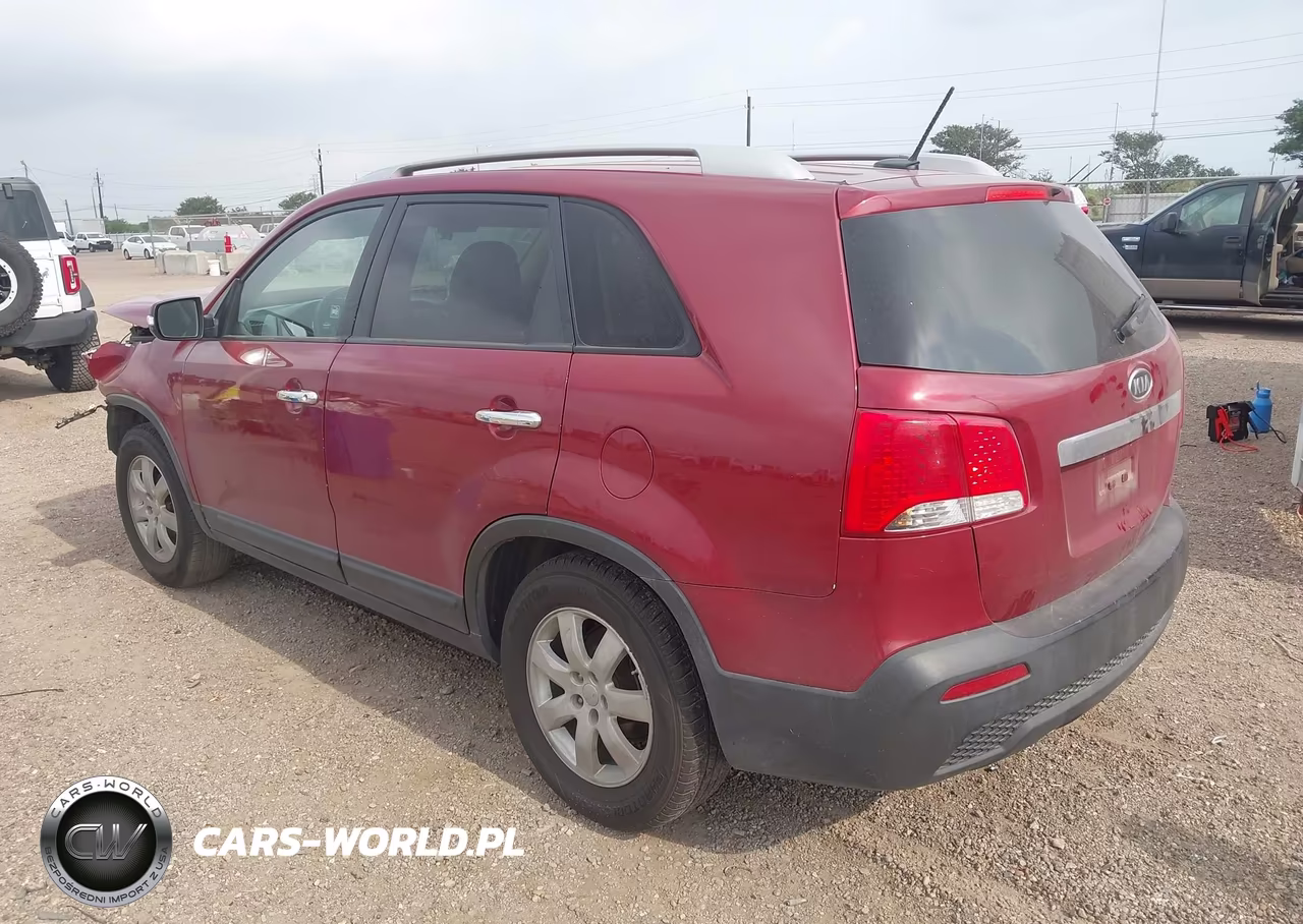 2013 Kia Sorento Lx V6 VIN:5XYKT4A23DG372326 - 3