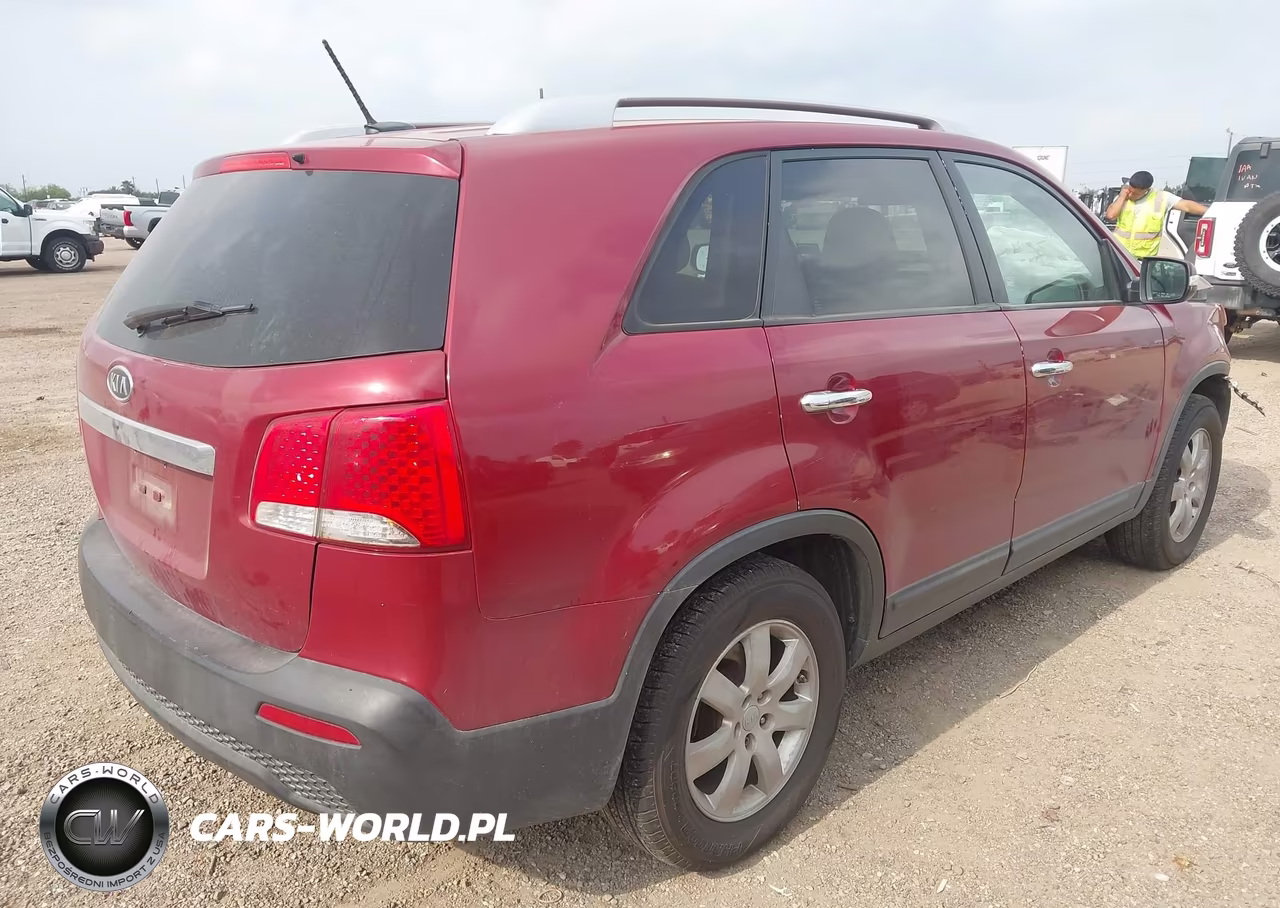 2013 Kia Sorento Lx V6 VIN:5XYKT4A23DG372326 - 4