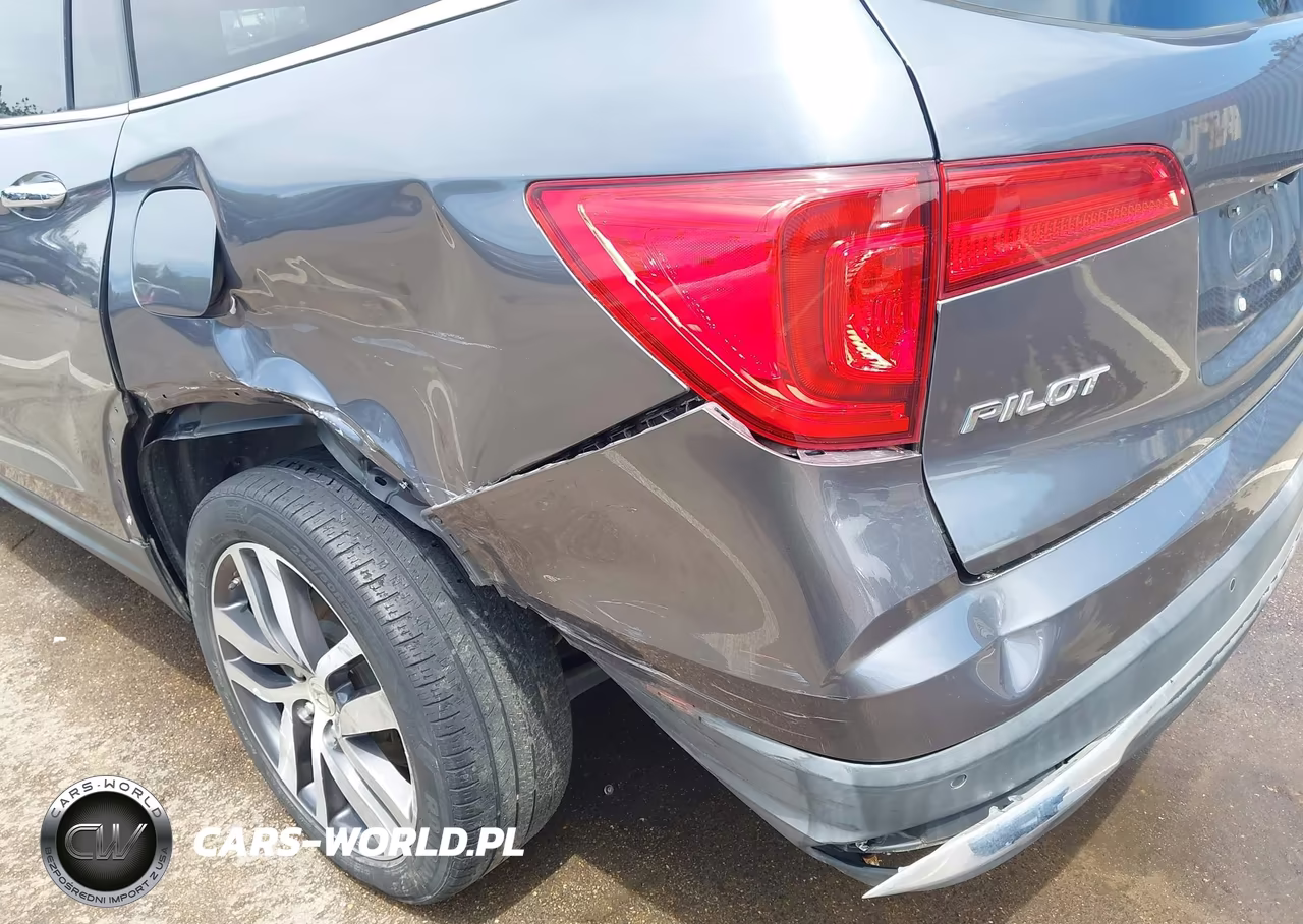 2016 Honda Pilot Touring VIN:5FNYF6H96GB112952 - 17