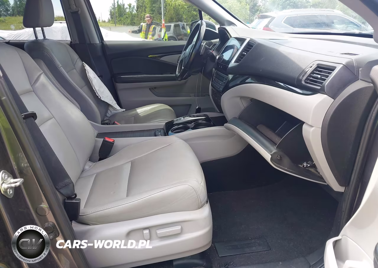 2016 Honda Pilot Touring VIN:5FNYF6H96GB112952 - 5