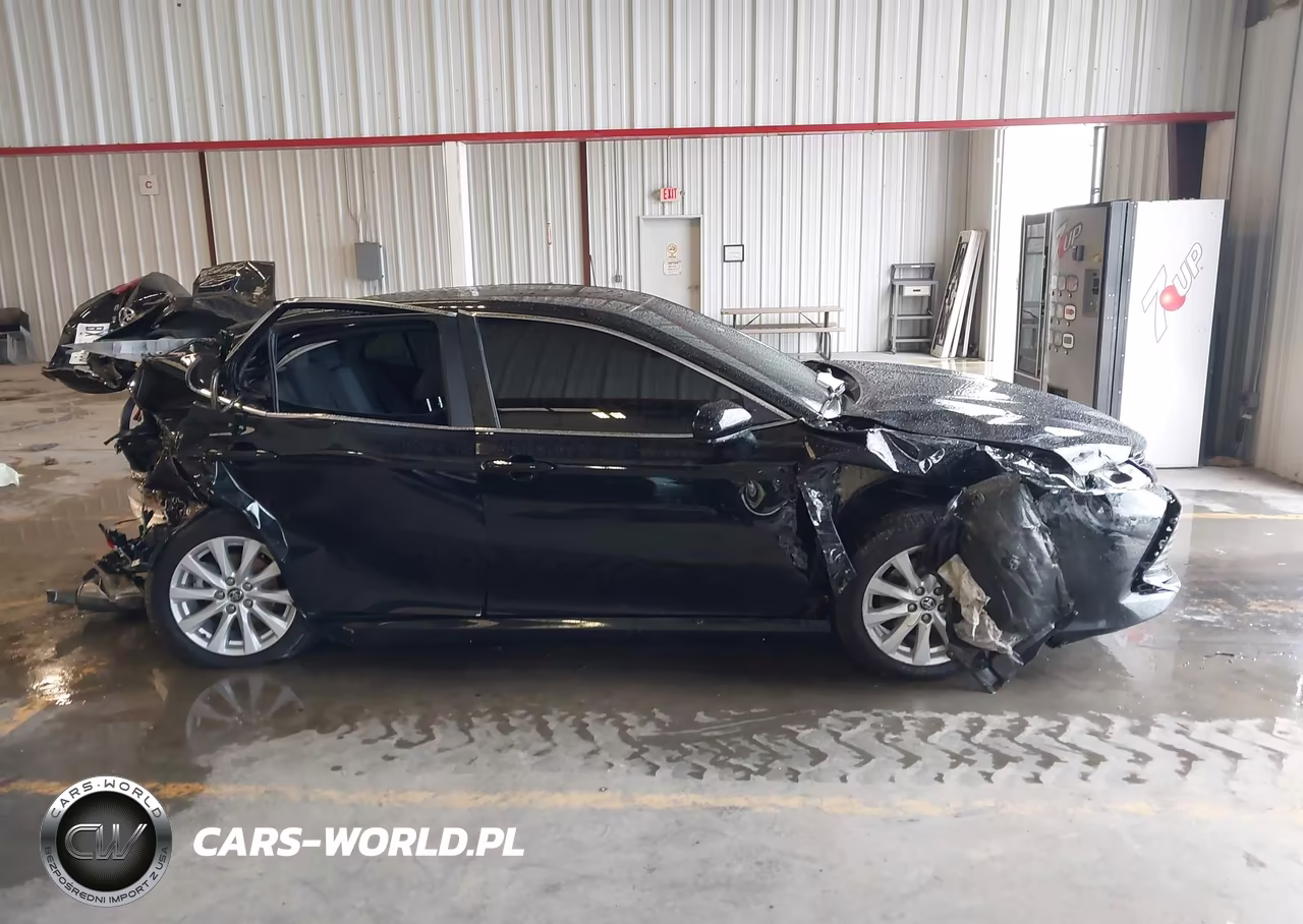 2020 Toyota Camry Le VIN:4T1C11AK1LU861874 - 13