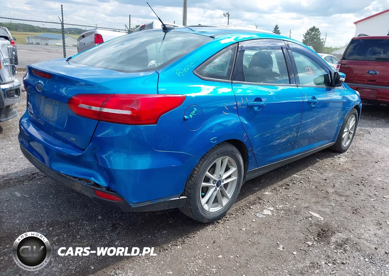 2015 Ford Focus Se VIN:1FADP3F29FL381478 - 4