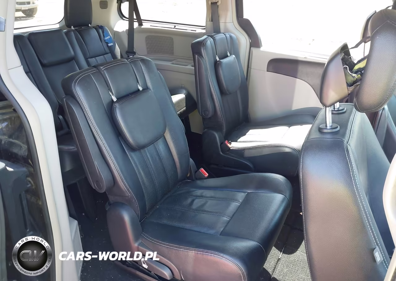 2016 Chrysler Town & Country Touring-L VIN:2C4RC1CG4GR232551 - 8