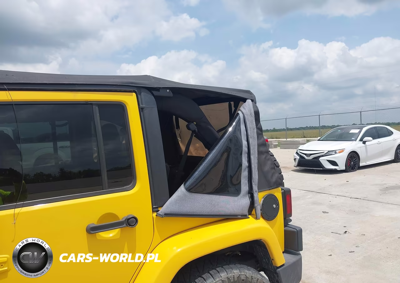 2015 Jeep Wrangler Unlimited Rubicon VIN:1C4BJWFG8FL567836 - 6