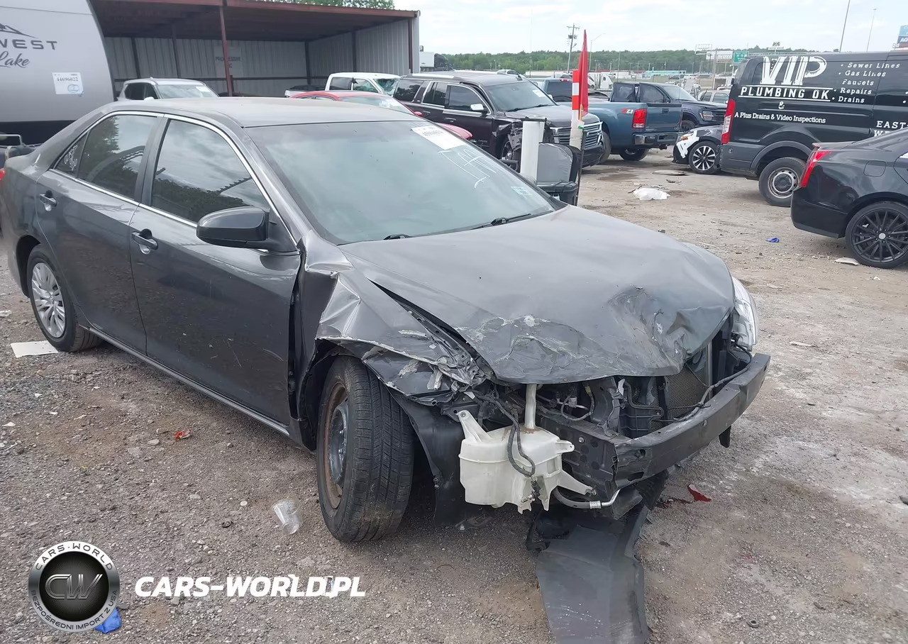 2013 Toyota Camry Le – zdjęcie 1 z 16