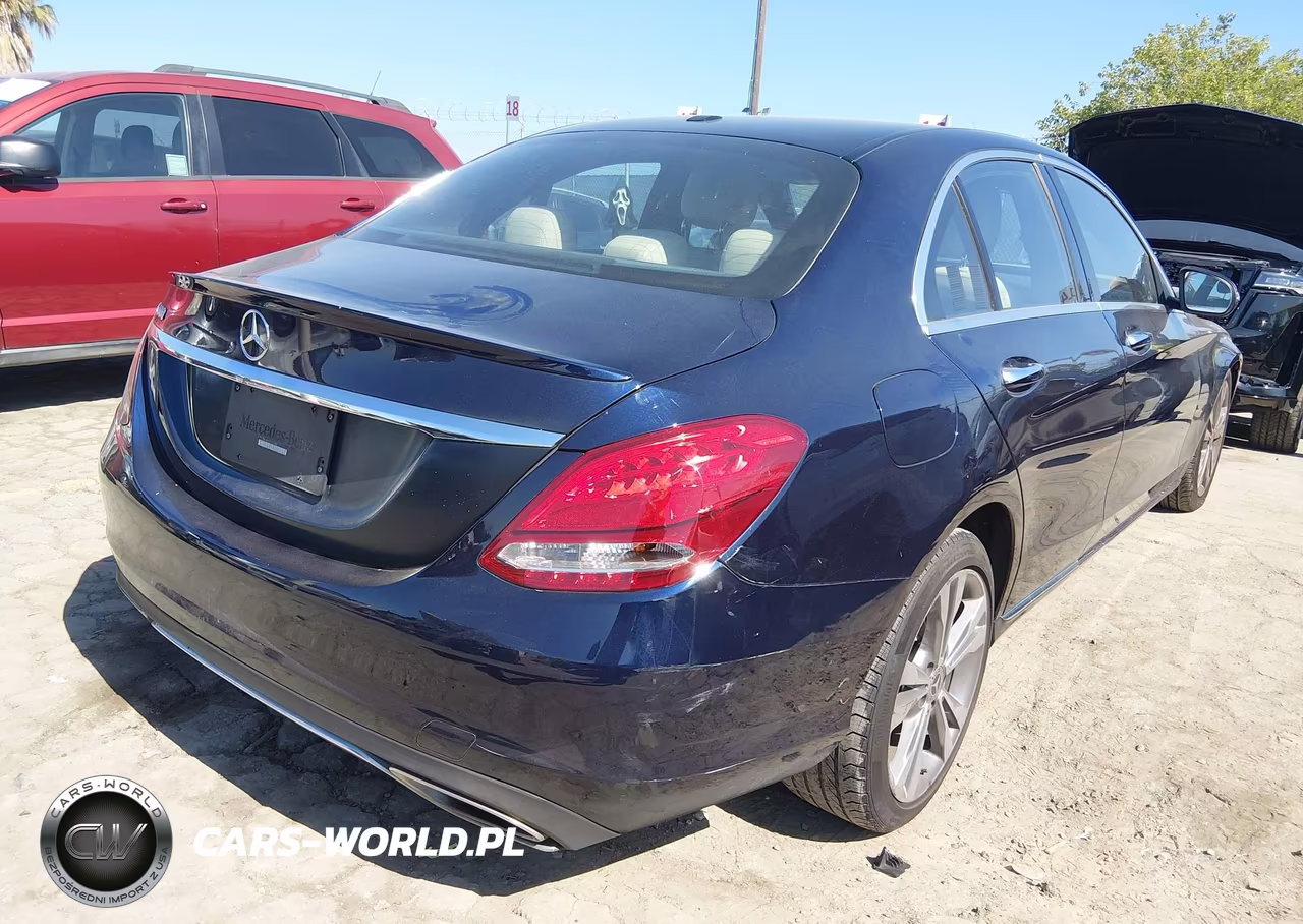 2018 Mercedes-Benz C 300 VIN:55SWF4JBXJU255546 - 4