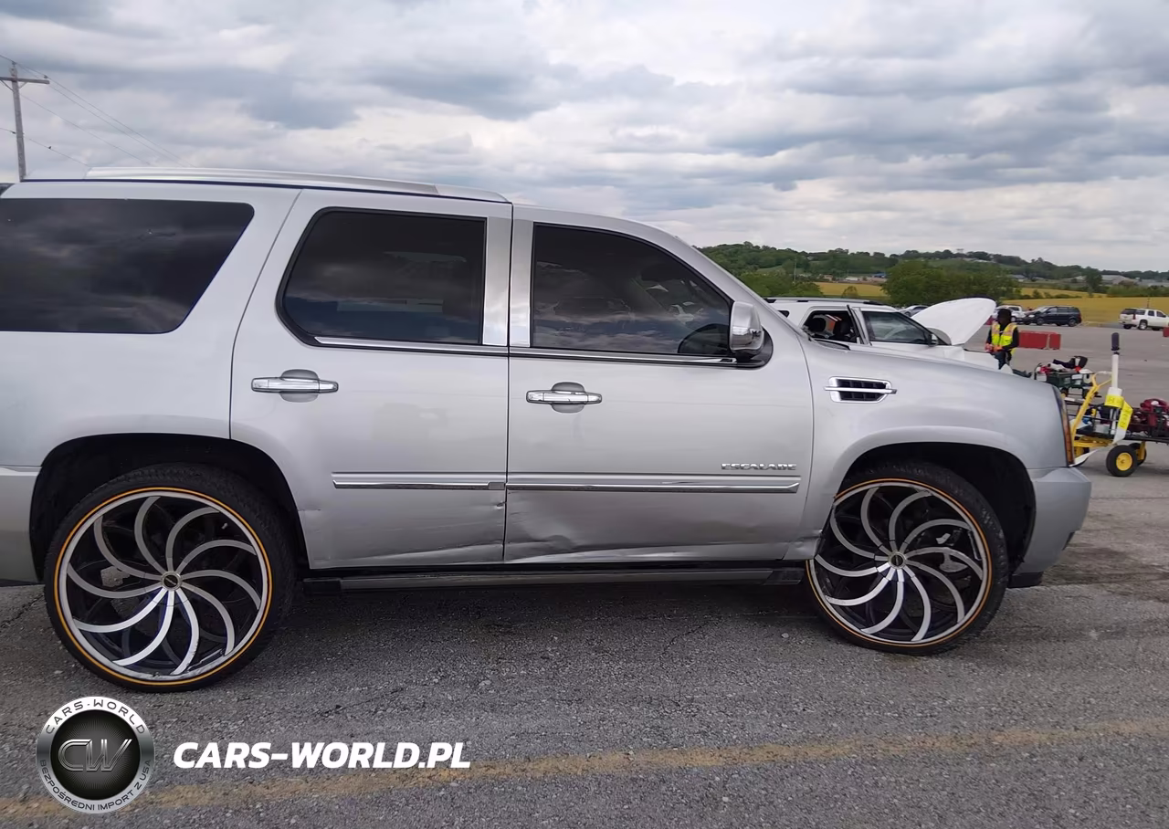 2014 Cadillac Escalade Luxury VIN:1GYS4BEF8ER112273 - 13