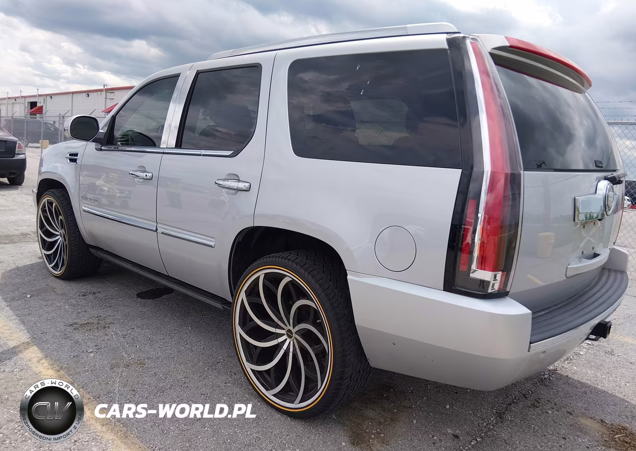 2014 Cadillac Escalade Luxury VIN:1GYS4BEF8ER112273 - 3