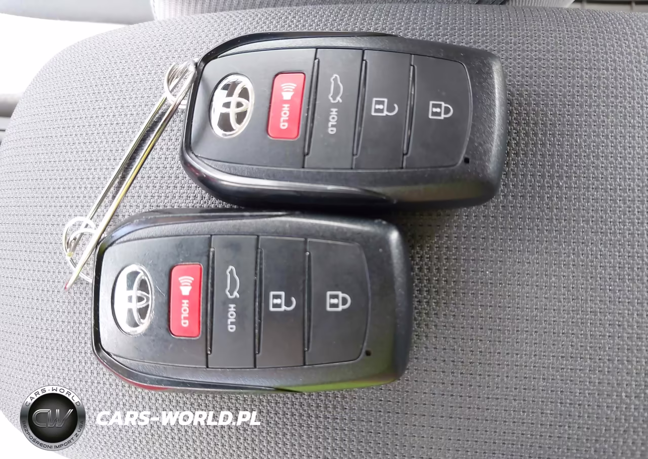 2025 Toyota Corolla Hybrid Le VIN:JTDBCMFE1S3077844 - 11