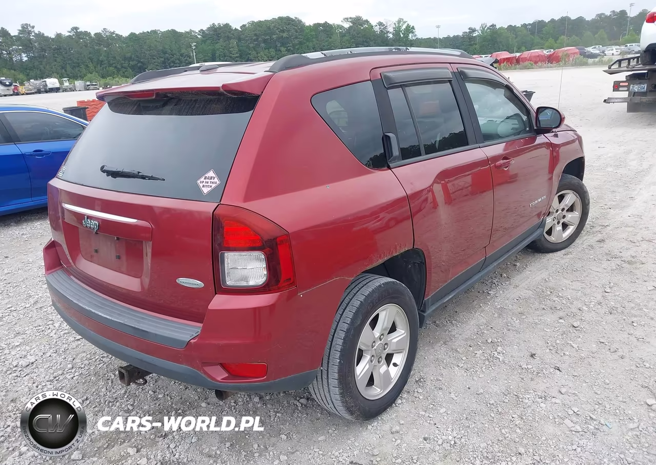 2016 Jeep Compass Latitude VIN:1C4NJCEA0GD666266 - 4
