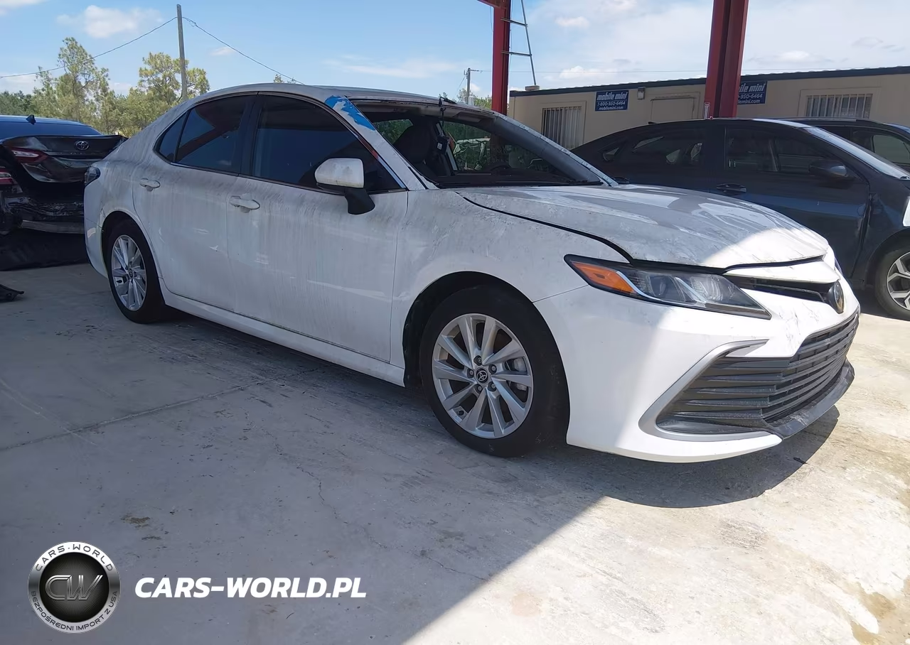 2023 Toyota Camry Le – zdjęcie 1 z 18