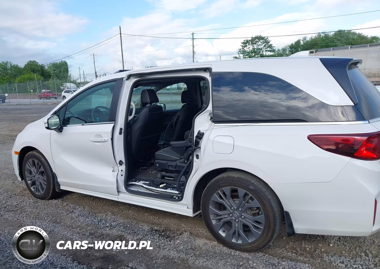 2025 Honda Odyssey Touring VIN:5FNRL6H87SB021699 - 14