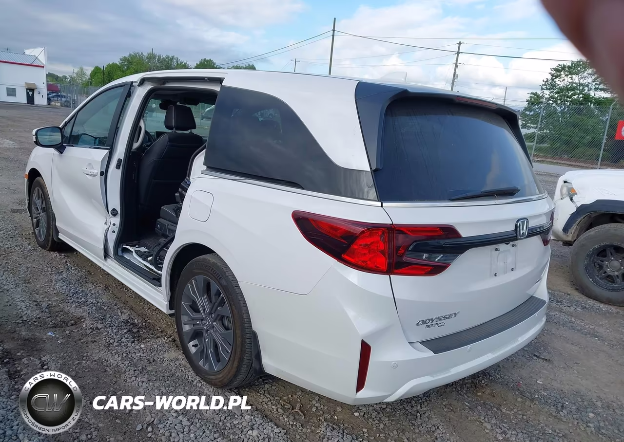 2025 Honda Odyssey Touring VIN:5FNRL6H87SB021699 - 3