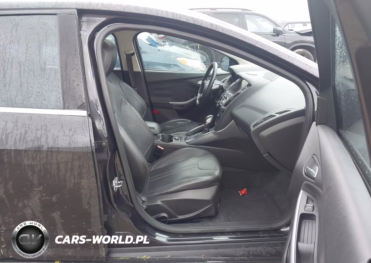 2012 Ford Focus Titanium VIN:1FAHP3J22CL464755 - 5