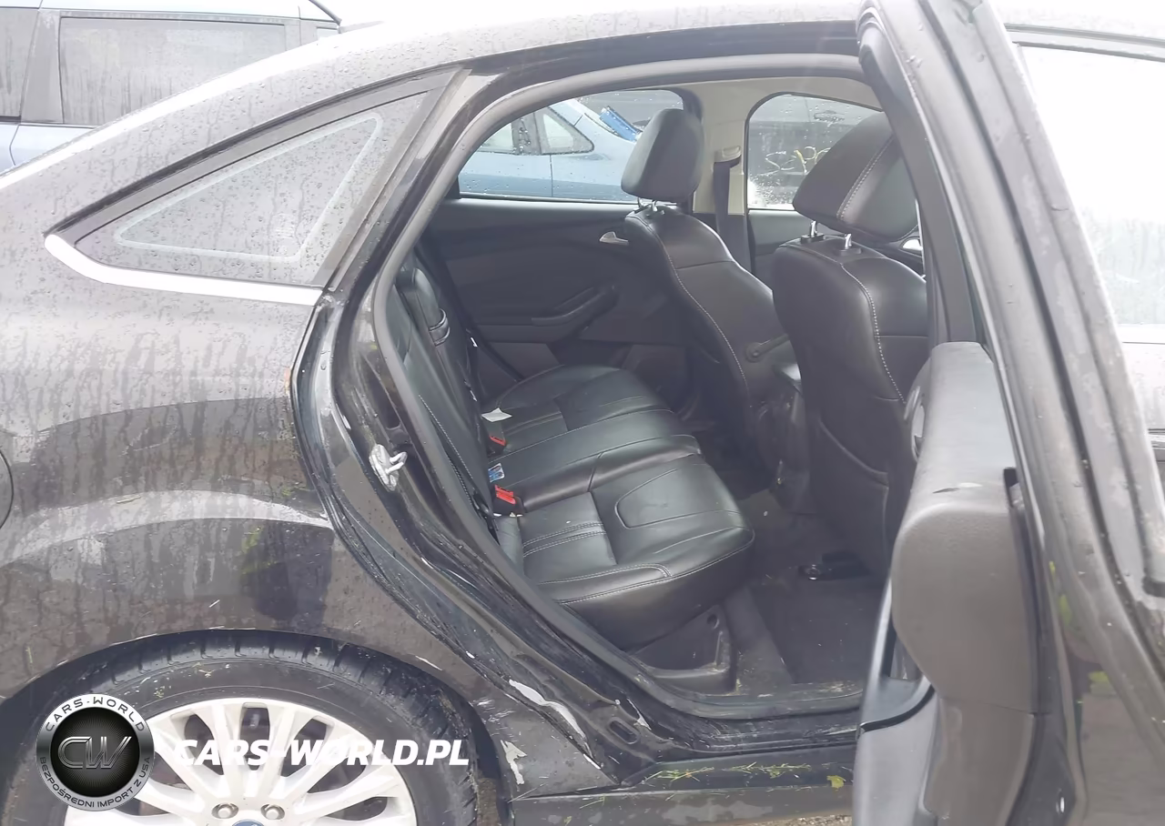 2012 Ford Focus Titanium VIN:1FAHP3J22CL464755 - 8
