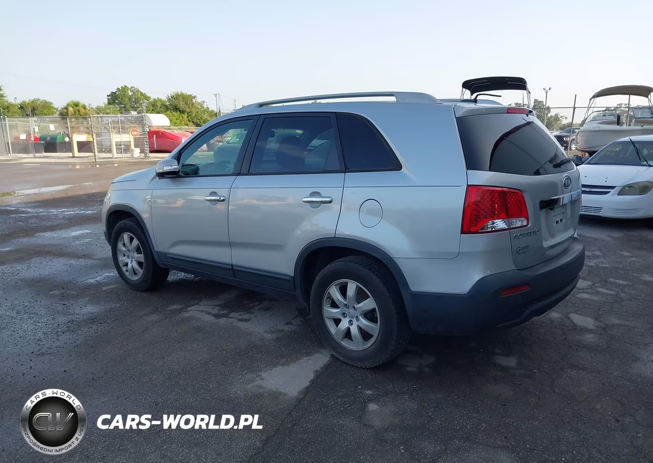 2013 Kia Sorento Lx VIN:5XYKT3A62DG381354 - 3