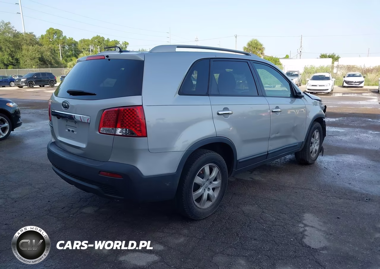 2013 Kia Sorento Lx VIN:5XYKT3A62DG381354 - 4