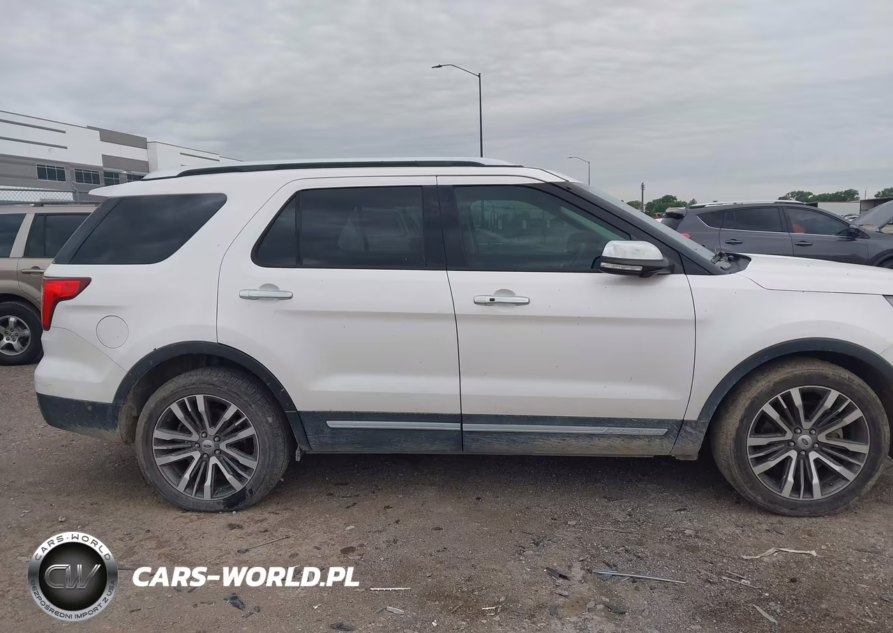 2017 Ford Explorer Platinum VIN:1FM5K8HTXHGE10560 - 13