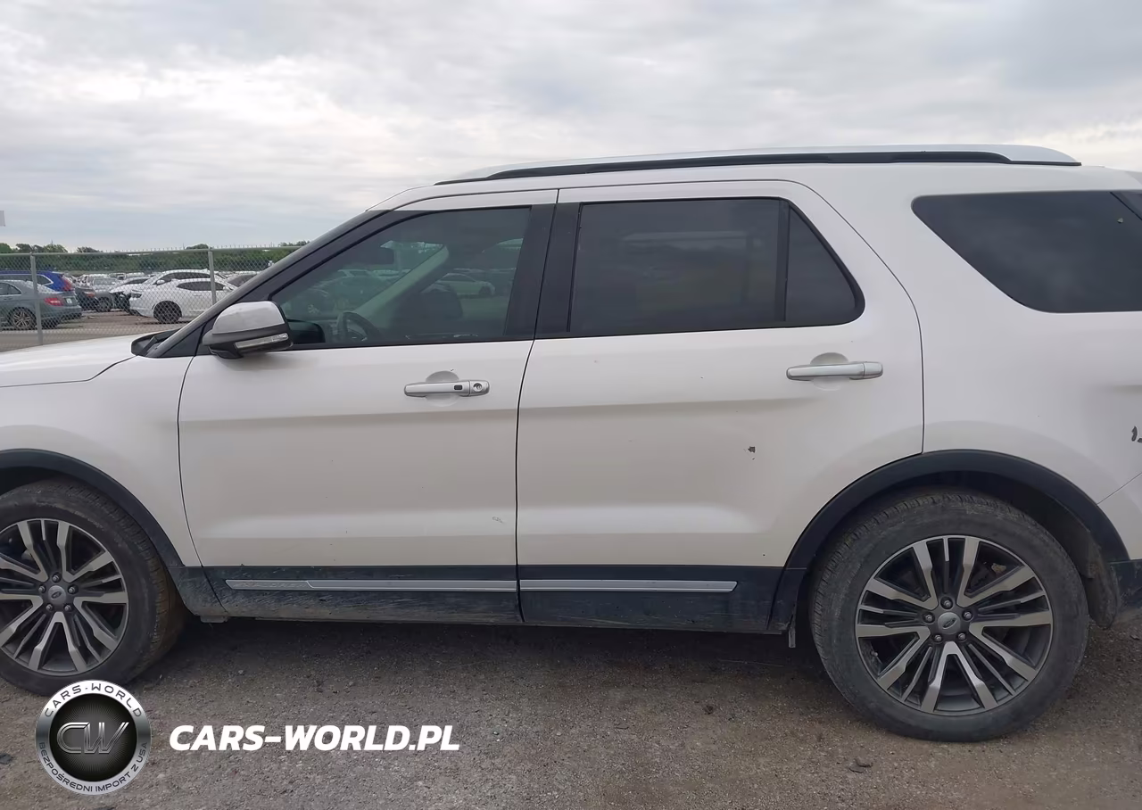 2017 Ford Explorer Platinum VIN:1FM5K8HTXHGE10560 - 14