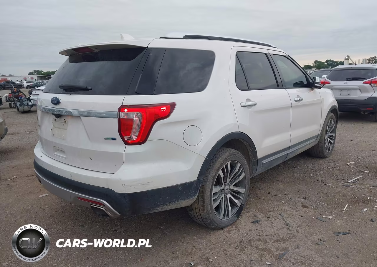 2017 Ford Explorer Platinum VIN:1FM5K8HTXHGE10560 - 4
