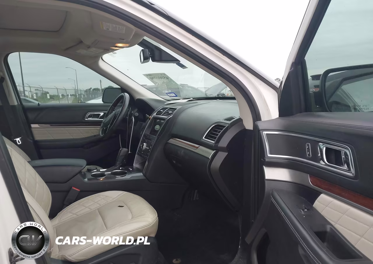 2017 Ford Explorer Platinum VIN:1FM5K8HTXHGE10560 - 5