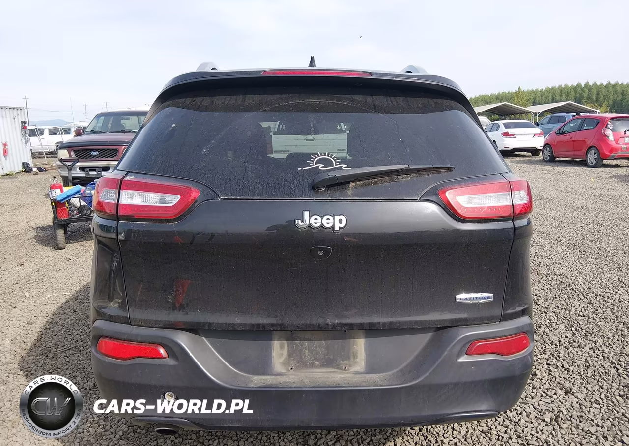 2015 Jeep Cherokee Latitude VIN:1C4PJLCB1FW663139 - 16