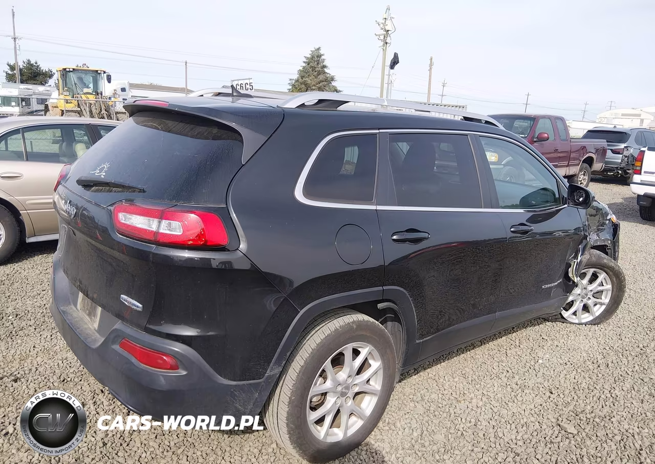2015 Jeep Cherokee Latitude VIN:1C4PJLCB1FW663139 - 4