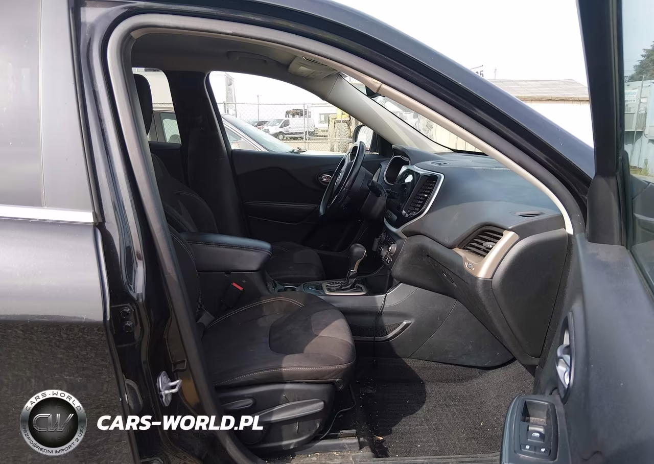 2015 Jeep Cherokee Latitude VIN:1C4PJLCB1FW663139 - 5