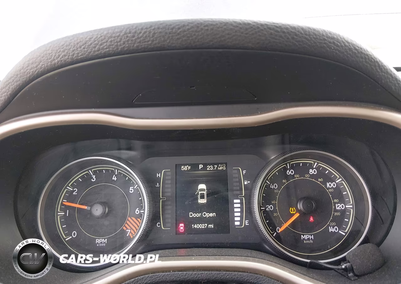 2015 Jeep Cherokee Latitude VIN:1C4PJLCB1FW663139 - 7