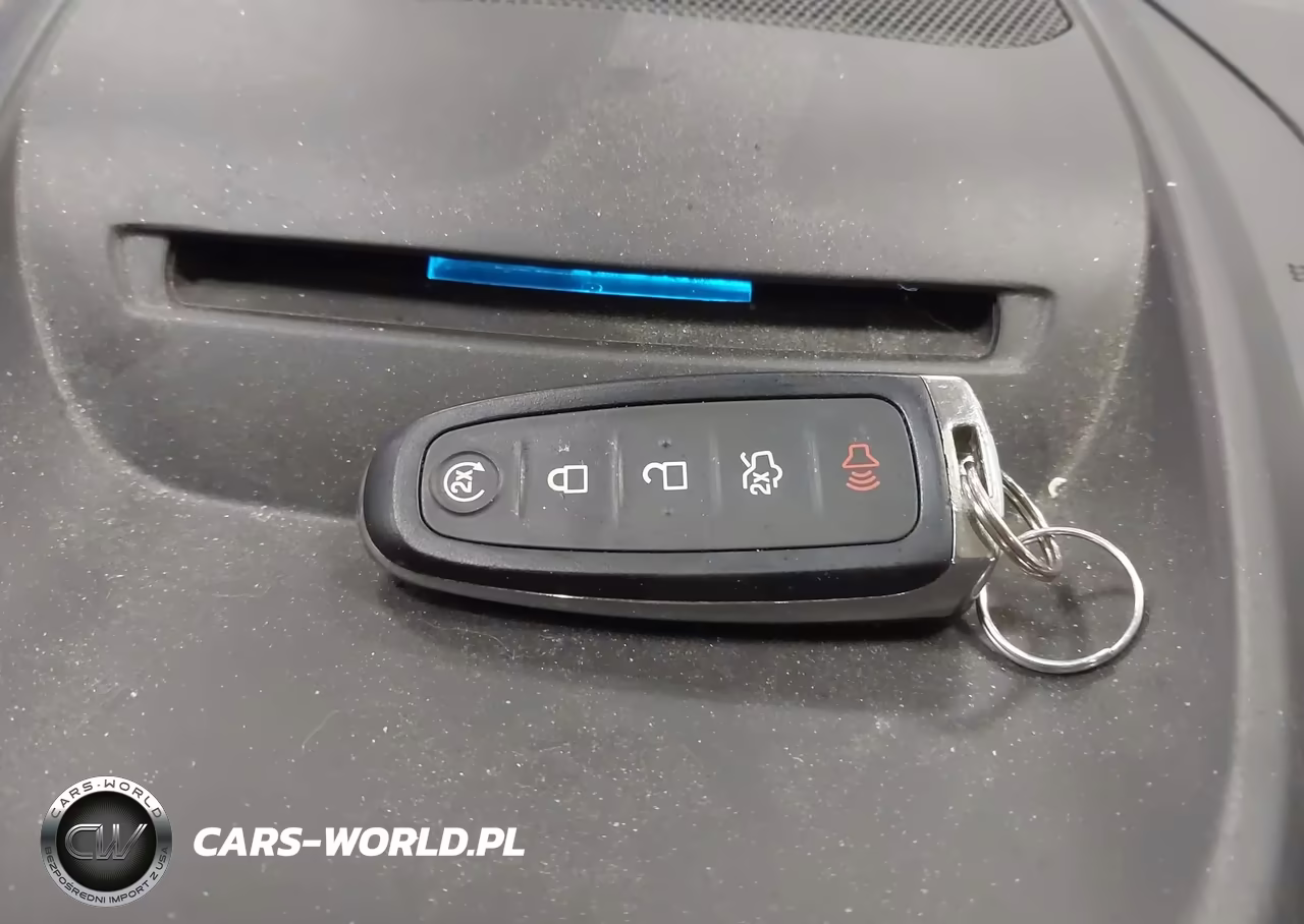 2018 Ford Escape Titanium VIN:1FMCU9J99JUC24585 - 11