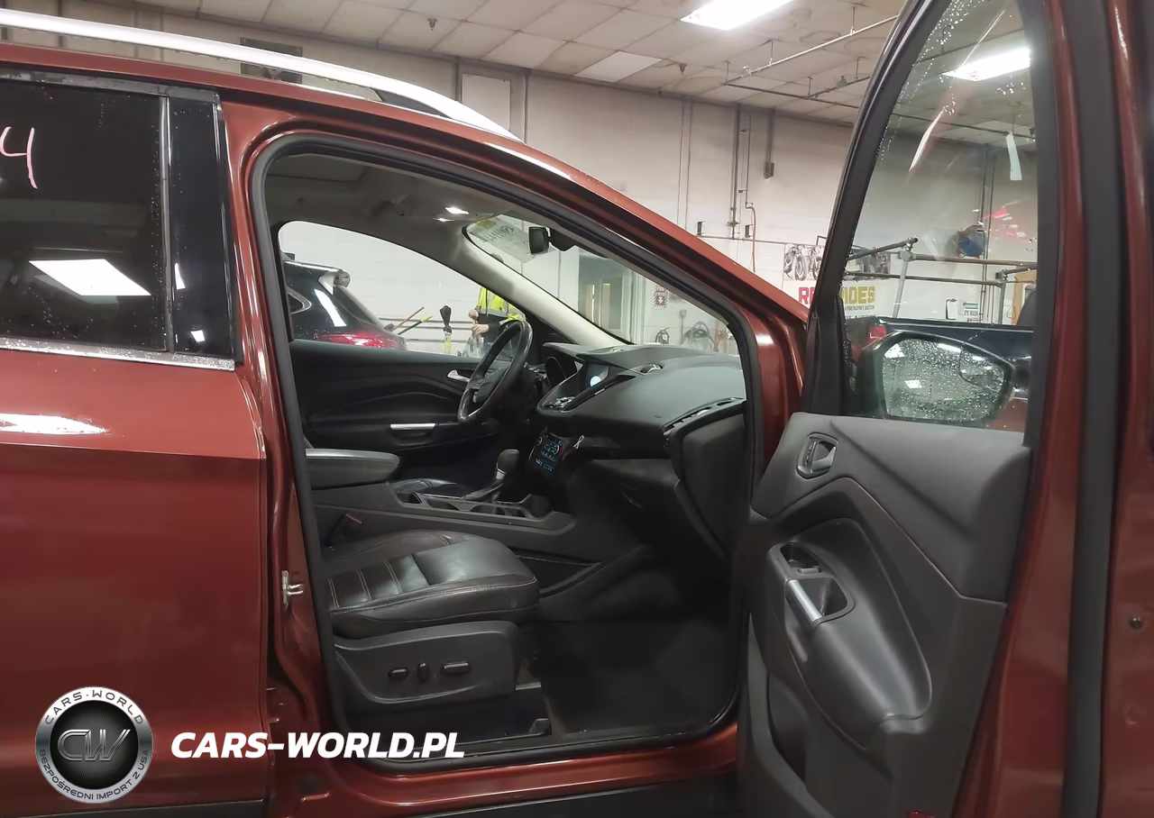 2018 Ford Escape Titanium VIN:1FMCU9J99JUC24585 - 5