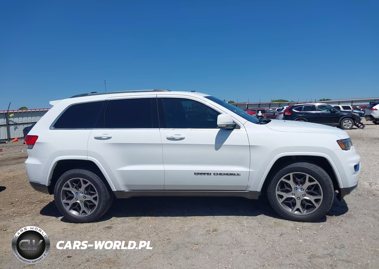 2018 Jeep Grand Cherokee Sterling Edition 4X4 VIN:1C4RJFBG4JC384205 - 13