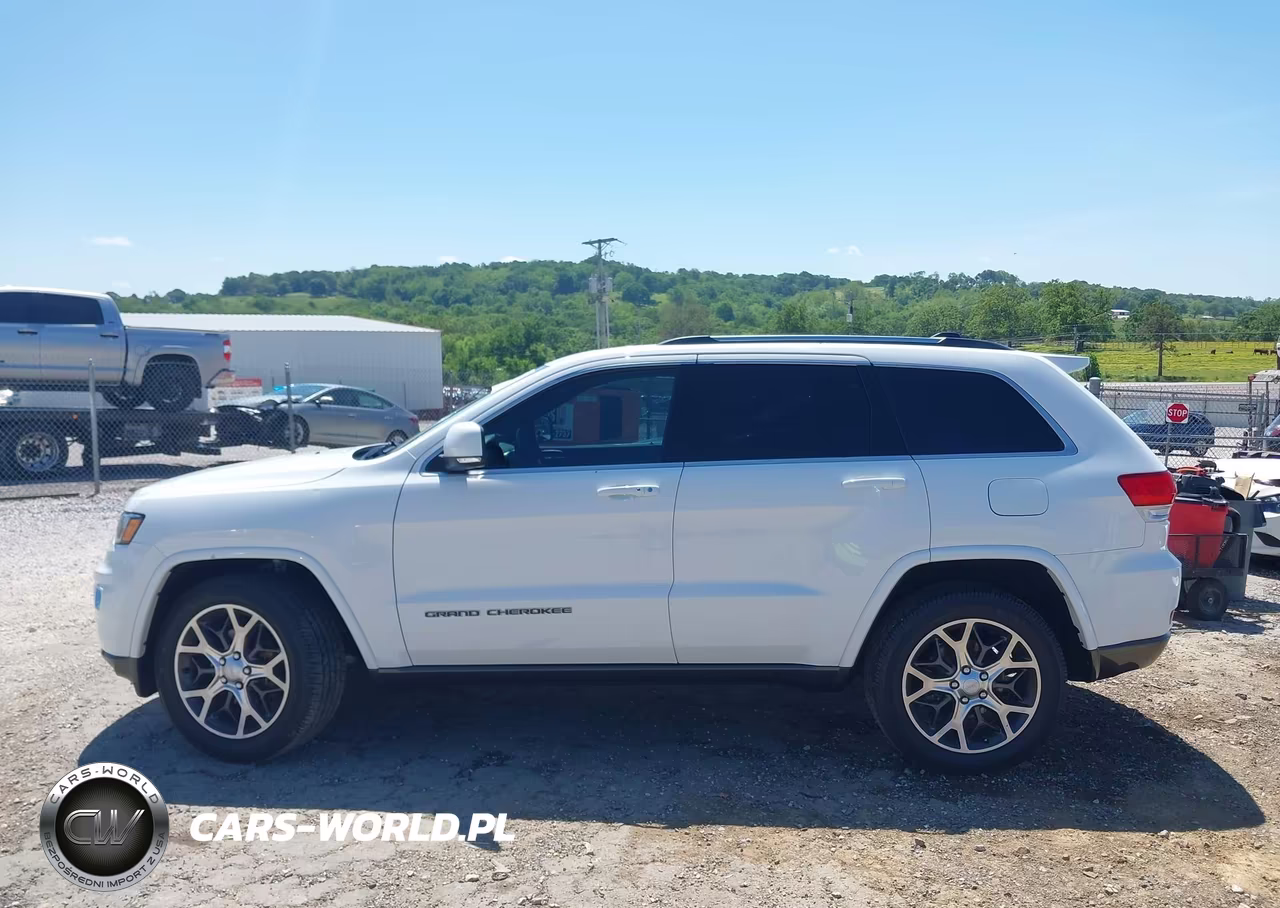 2018 Jeep Grand Cherokee Sterling Edition 4X4 VIN:1C4RJFBG4JC384205 - 14