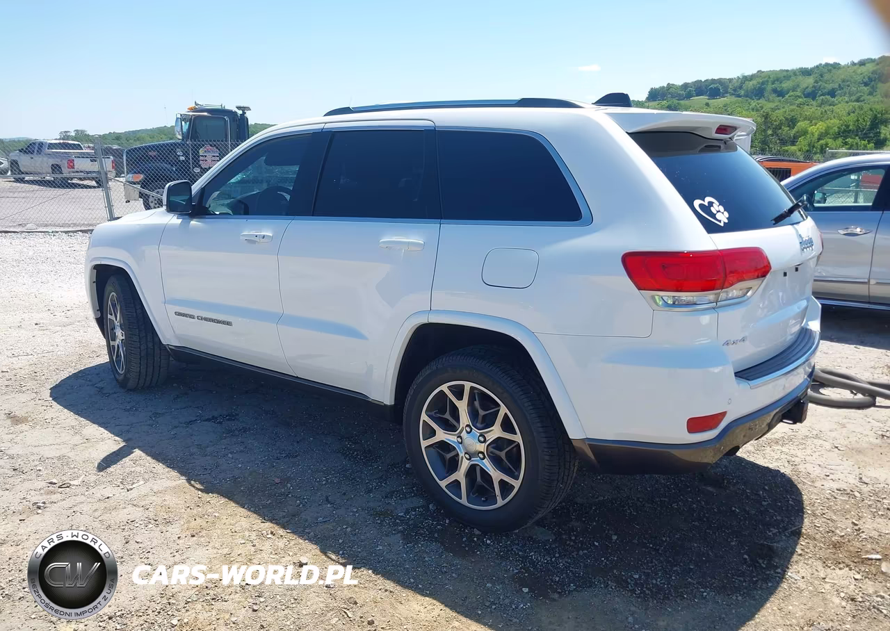 2018 Jeep Grand Cherokee Sterling Edition 4X4 VIN:1C4RJFBG4JC384205 - 3