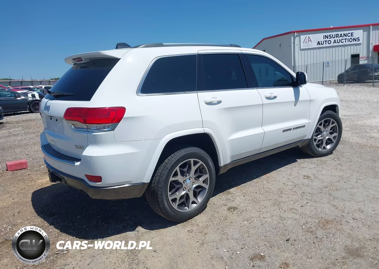 2018 Jeep Grand Cherokee Sterling Edition 4X4 VIN:1C4RJFBG4JC384205 - 4